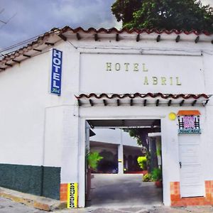Hotel Abril
